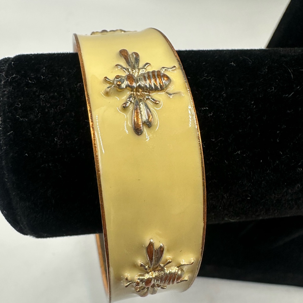 1990s Bangle Bracelet With Enamel And A Bee Design Retro 35$